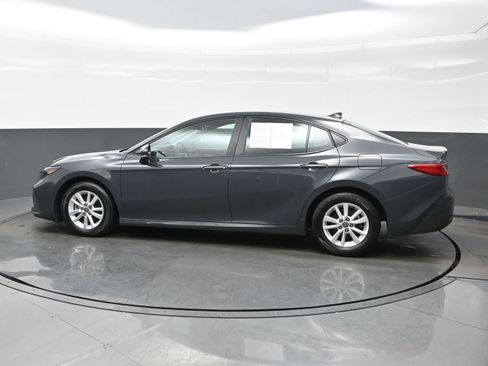 Used 2025 Toyota Camry LE image 3