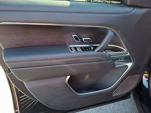 Used 2025 Land Rover Range Rover Long Wheelbase Autobiography image 16