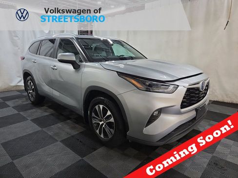 Used 2024 Toyota Highlander XLE image 1