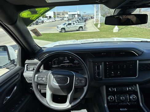 Used 2022 GMC Yukon Denali AWD/4WD image 16