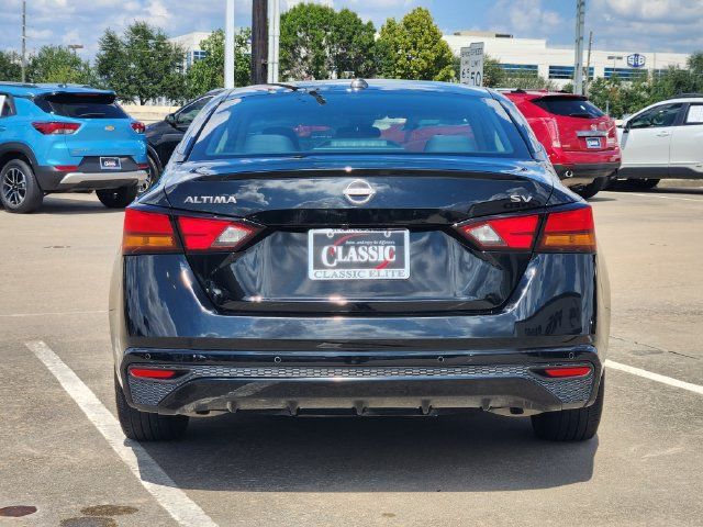 Used 2024 Nissan Altima 2.5 SV FWD image 6