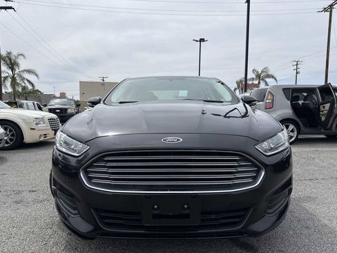 Used 2015 Ford Fusion SE image 2