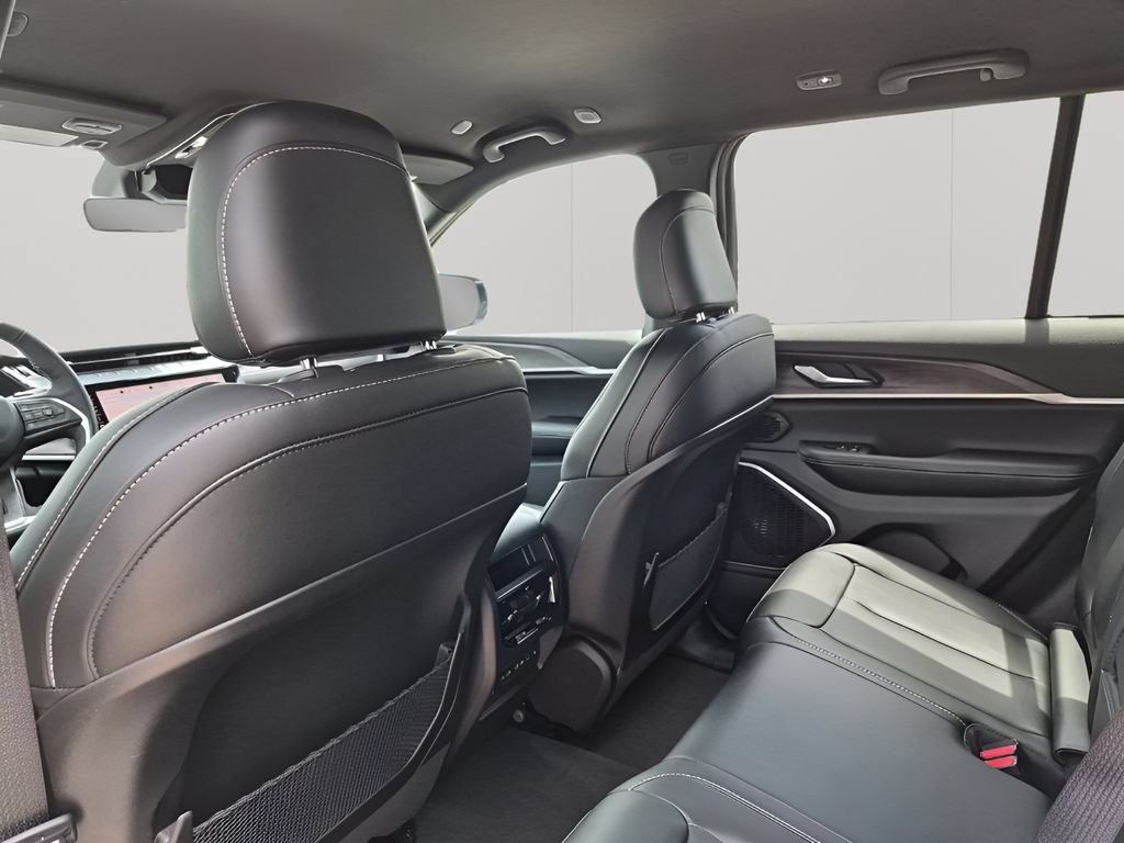 New 2026 Jeep Grand Cherokee Limited RWD image 18