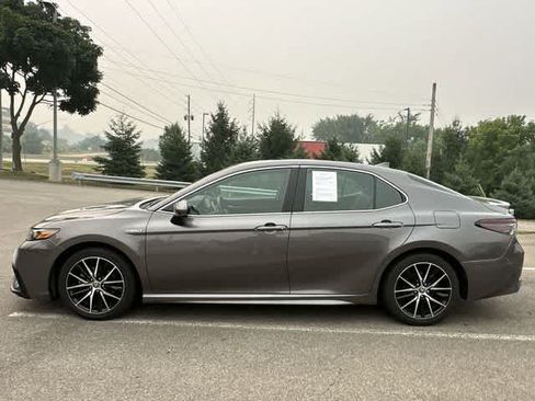 Used 2021 Toyota Camry SE FWD image 2