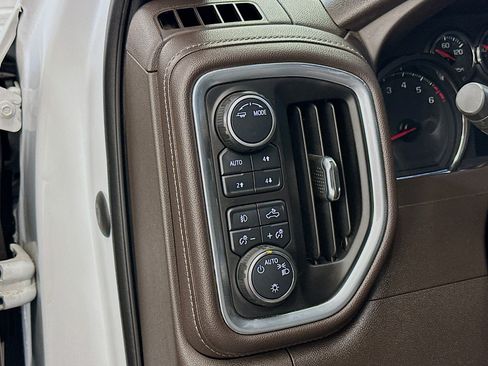 Used 2021 Chevrolet Silverado 1500 RST AWD/4WD image 17