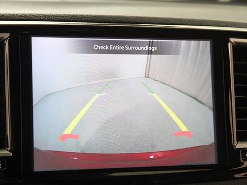 Used 2025 Chrysler Pacifica Limited image 14