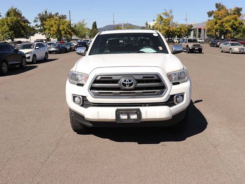 Used 2017 Toyota Tacoma Limited w/ Tow Package AWD/4WD image 2