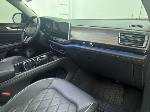 Used 2024 Volkswagen Atlas SEL Premium R-Line AWD/4WD image 30