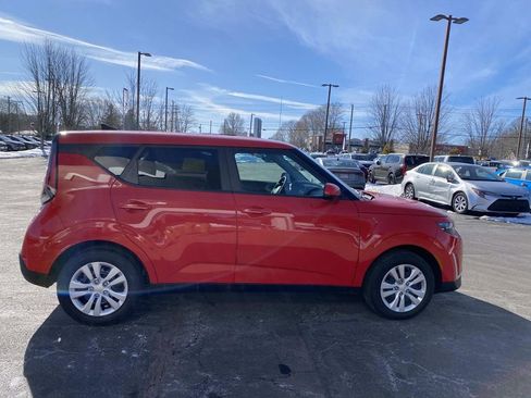 Used 2023 Kia Soul LX image 7