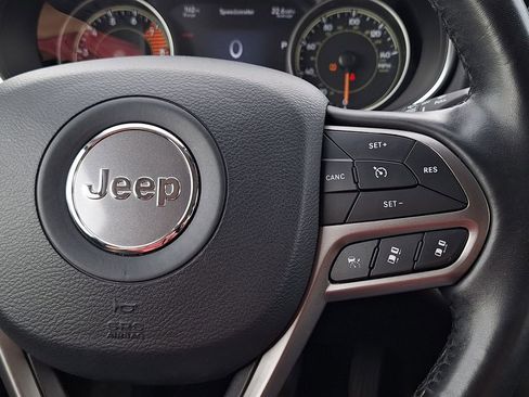 Used 2021 Jeep Cherokee Limited image 17