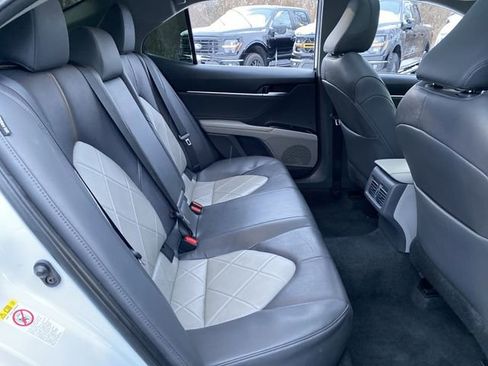 Used 2018 Toyota Camry XLE image 28