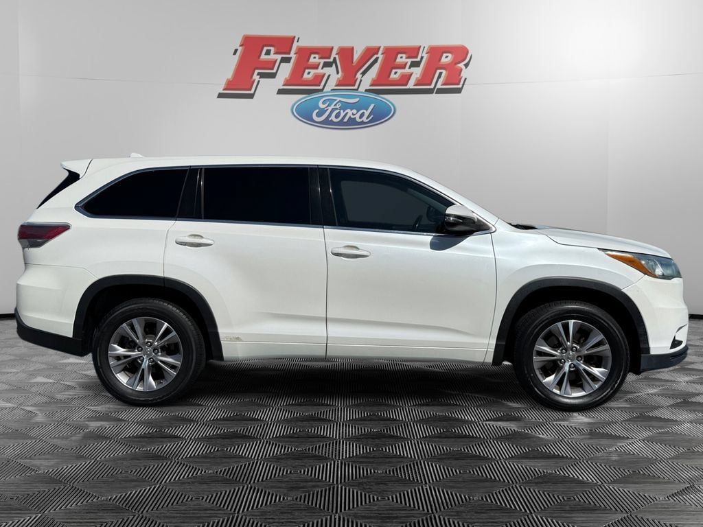 Used 2015 Toyota Highlander Plus FWD image 6