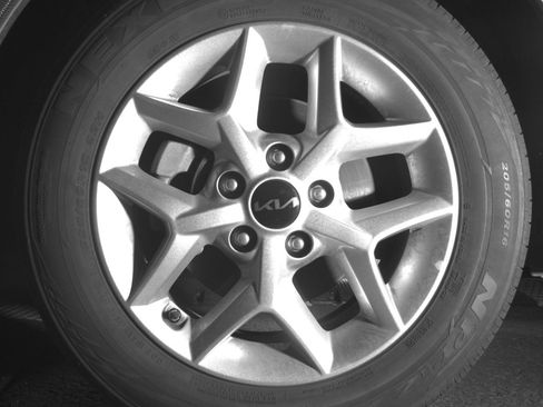 Used 2025 Kia Soul LX w/ LX Technology Package FWD image 12