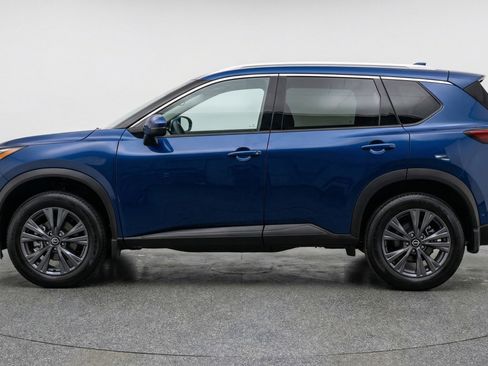 Used 2025 Nissan Rogue SV image 5