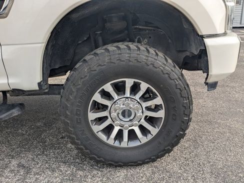 Used 2022 Ford F350 Lariat image 12