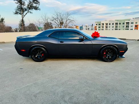 Used 2016 Dodge Challenger SRT w/ Technology Group image 9