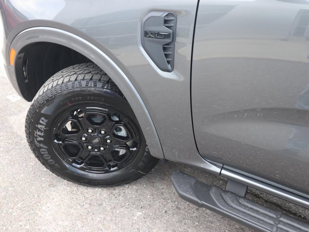 New 2026 Ford Ranger XLT w/ Black Appearance Package RWD image 4