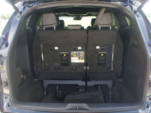 Used 2025 Toyota Sienna Platinum AWD/4WD image 19