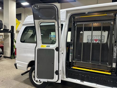 Used 2013 Ford E-150 and Econoline 150 w/ PWR Group image 32