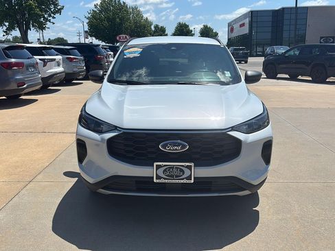 Used 2025 Ford Escape ST-Line AWD/4WD image 2