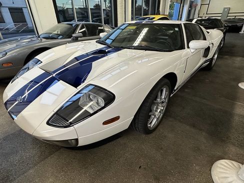 Used 2005 Ford GT RWD image 4