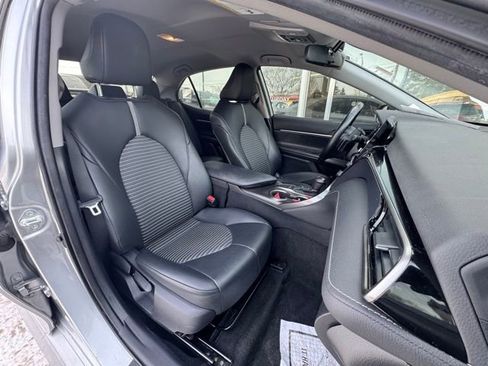 Used 2023 Toyota Camry SE image 11