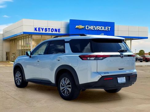 Used 2025 Nissan Pathfinder SV FWD image 5