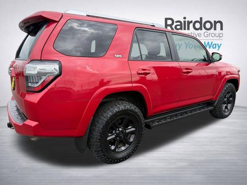 Used 2017 Toyota 4Runner SR5 AWD/4WD image 7