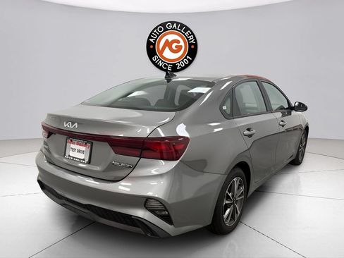 Used 2023 Kia Forte LXS FWD image 3
