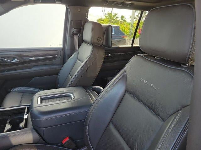 Used 2023 GMC Yukon XL Denali w/ Denali Reserve Package AWD/4WD image 8