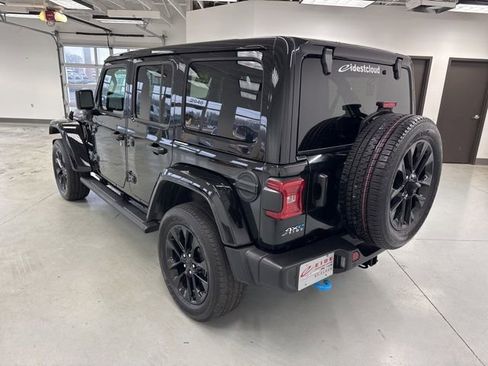 Used 2023 Jeep Wrangler Unlimited Sahara w/ Cold Weather Group image 10