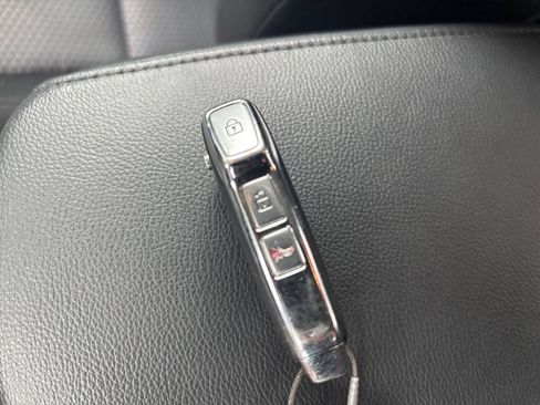 Used 2025 Kia Soul LX w/ LX Technology Package FWD image 21