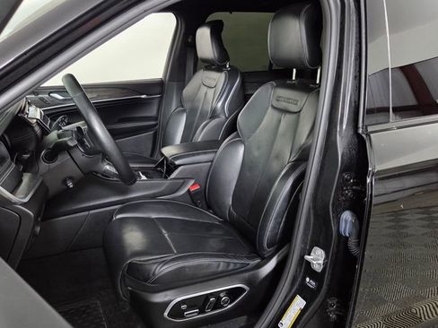 Used 2022 Jeep Grand Cherokee Overland w/ Luxury Tech Group IV image 15