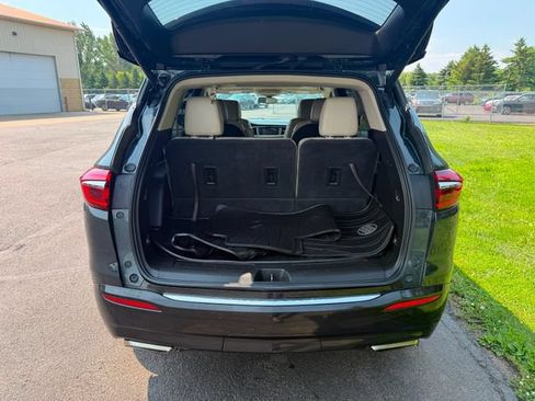 Used 2019 Buick Enclave Essence AWD/4WD image 3