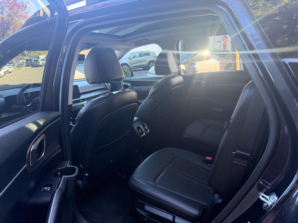 Used 2025 Kia Sorento X-Line EX AWD/4WD image 16