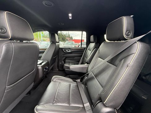 Used 2021 Chevrolet Suburban Premier AWD/4WD image 6