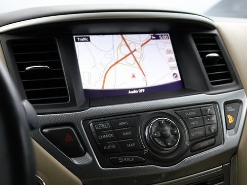 Used 2020 Nissan Pathfinder SL image 18