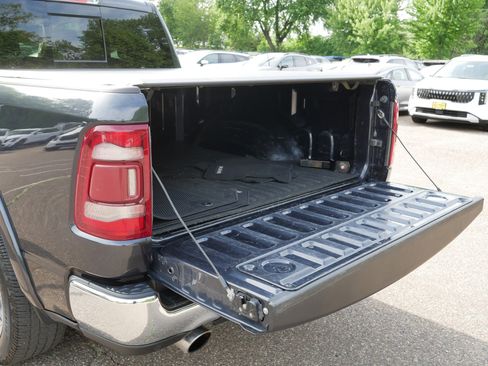 Used 2019 RAM 1500 Laramie AWD/4WD image 18