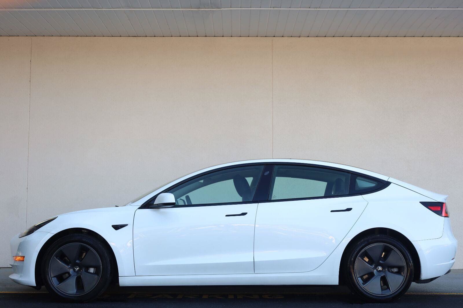Used 2022 Tesla Model 3 Long Range AWD/4WD image 3