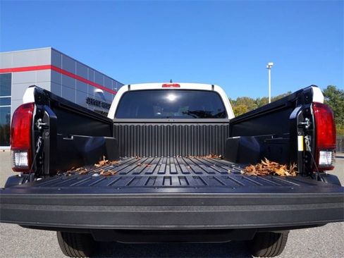 Used 2019 Toyota Tacoma SR image 13