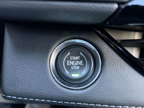 Certified 2025 Buick Enclave Avenir image 17