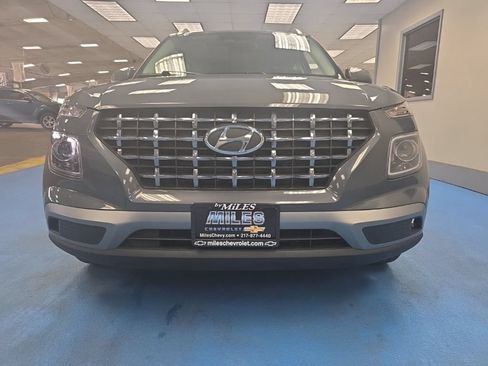 Used 2025 Hyundai Venue SEL FWD image 18