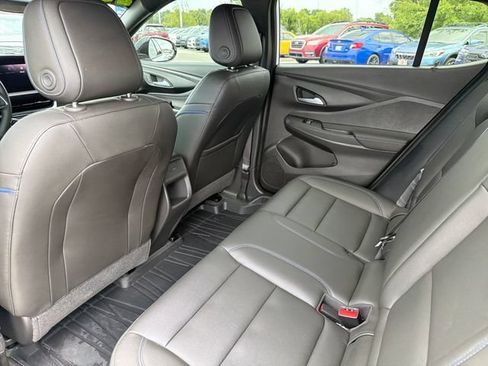 Used 2025 Buick Envista Sport Touring w/ Convenience I Package FWD image 21