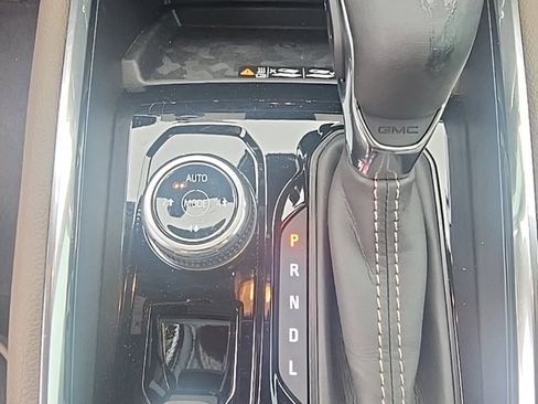 Certified 2025 GMC Canyon Denali image 24