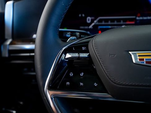 Used 2026 Cadillac Escalade ESV Platinum Sport w/ LPO, ONYX Package image 32