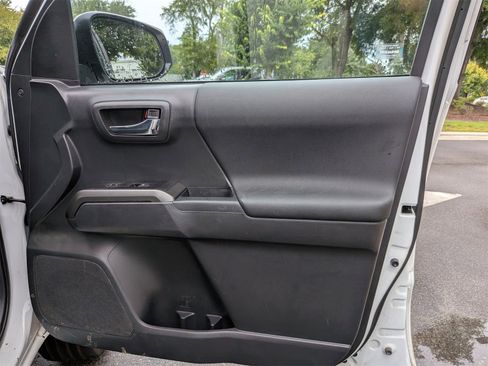 Used 2023 Toyota Tacoma TRD Off-Road image 33