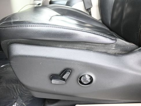 Used 2019 Chrysler Pacifica Touring-L FWD image 23