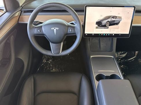 Used 2025 Tesla Model Y Long Range RWD image 13