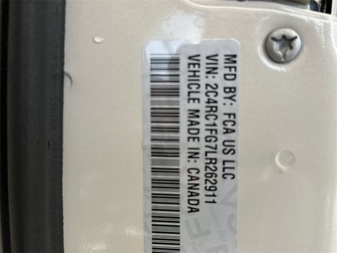 Used 2020 Chrysler Pacifica Touring image 37