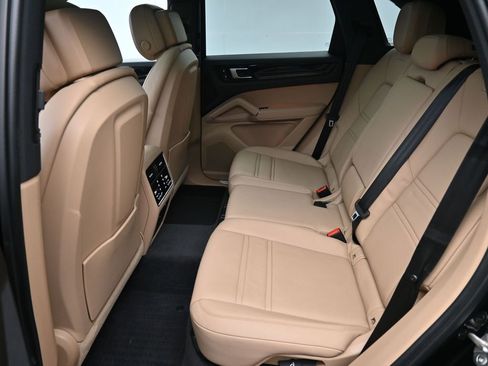Certified 2023 Porsche Cayenne image 7
